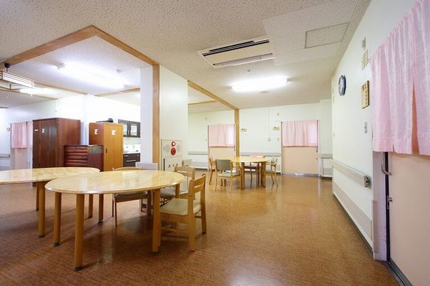 柔らかな光が差し込む居室