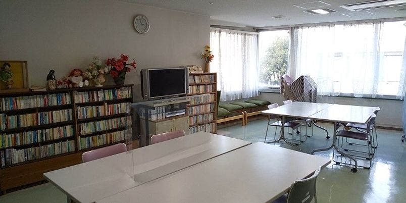 静かなラウンジの様子