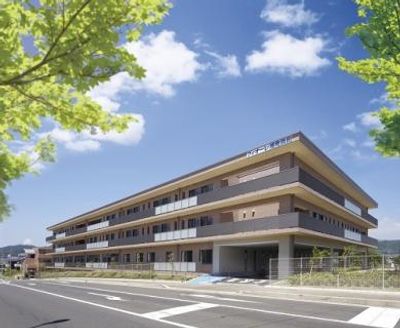 青空に映える建物外観