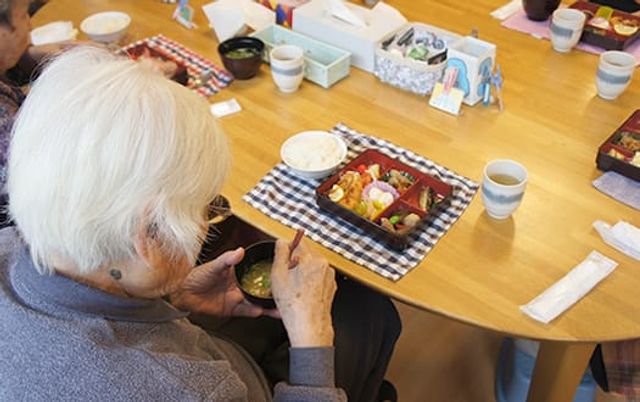 食事を楽しむ居室