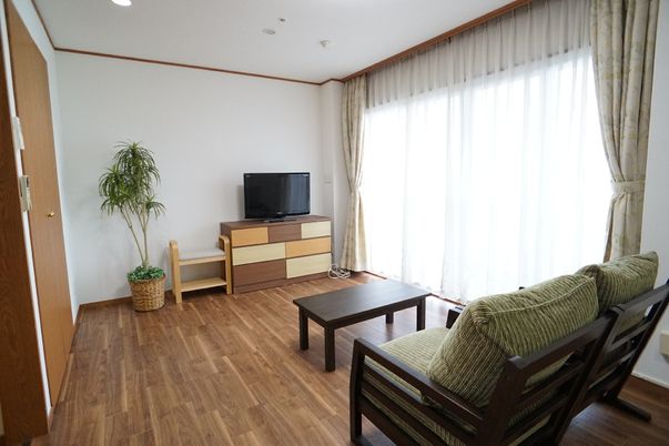 明るい居室の一角
