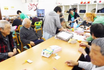 賑やかな交流の場