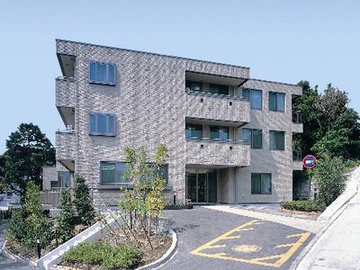 広々とした施設の外観