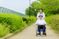 車椅子の利用者と看護師