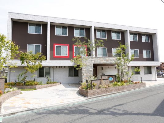 現代的な建物の外観