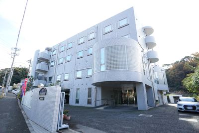モダンな建物の外観