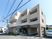現代的な建物のエントランス