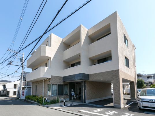 現代的な建物のエントランス