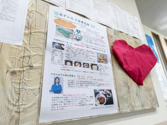 壁掲示の情報と装飾