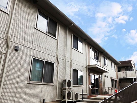 広い廊下の外観