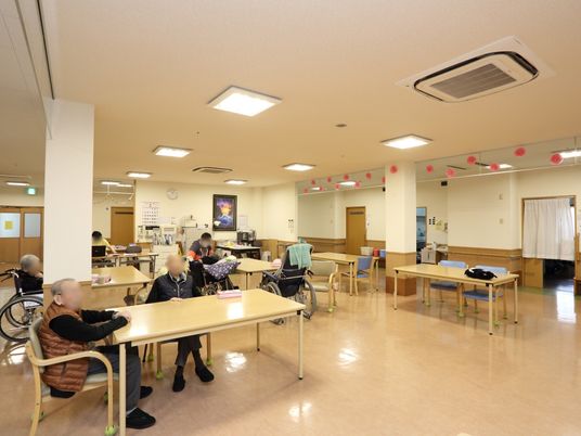広々とした明るい居室