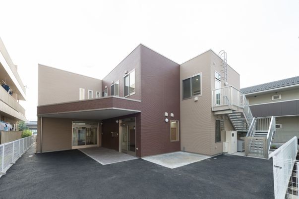 現代的な建物の外観