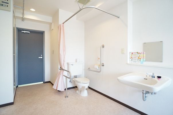バリアフリーなトイレ空間