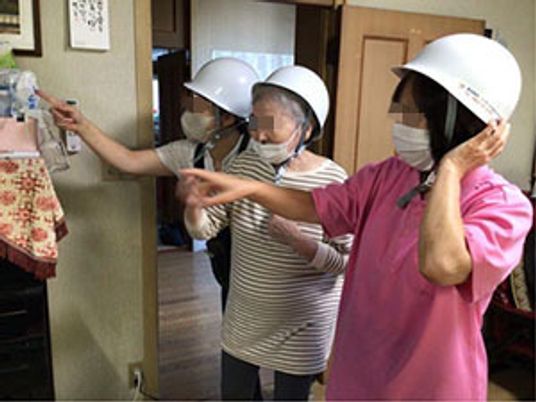 指導を受けるスタッフ