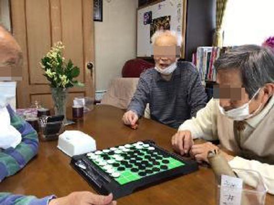 楽しげな様子の居室