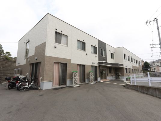 モダンな建物のエントランス