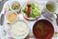 食事トレイの料理