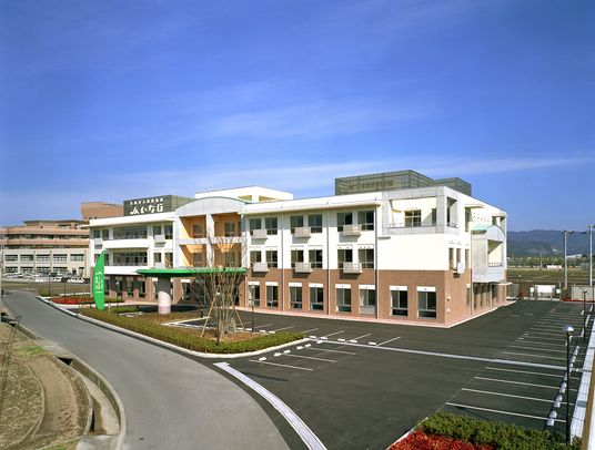 広々とした建物の外観