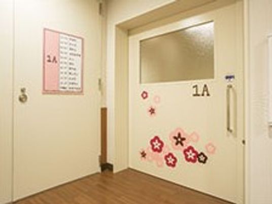 華やかな廊下の出入口