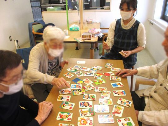 ゲームを楽しむテーブル