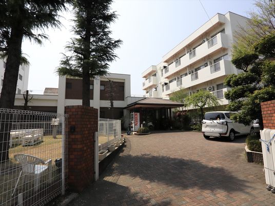 入口と外観の施設