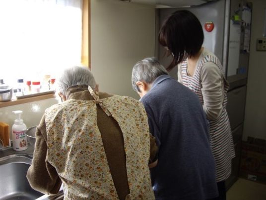 支援スタッフと調理活動
