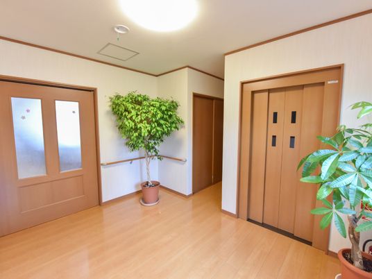和やかな廊下の風景