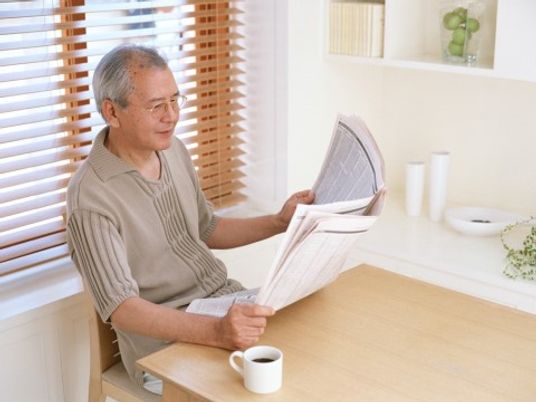 朝新聞を読む利用者