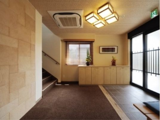 落ち着いた雰囲気の廊下