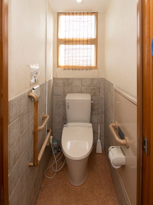 手すり付きトイレ