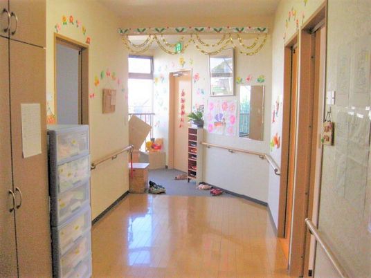 明るい廊下の様子