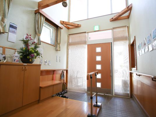 温かみのあるエントランス
