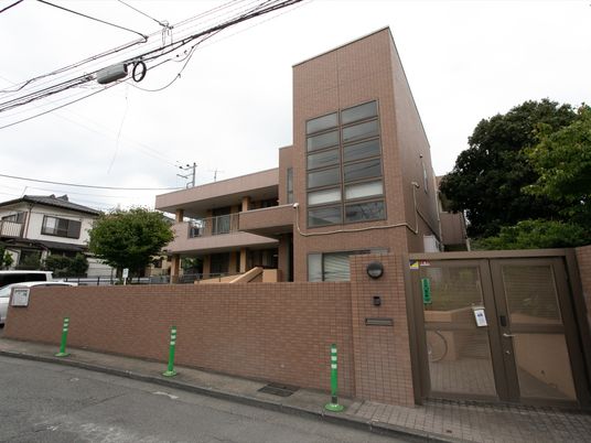 モダンな建物の外観