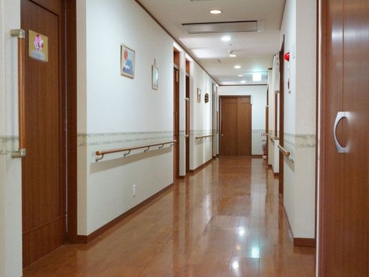 綺麗な施設の廊下