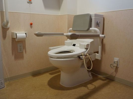 手すり付きトイレ設備