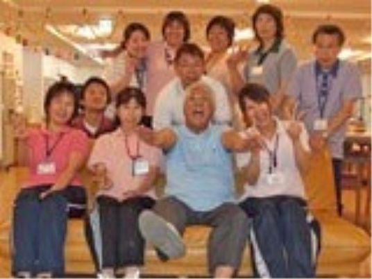 暖かい雰囲気の共有スペース