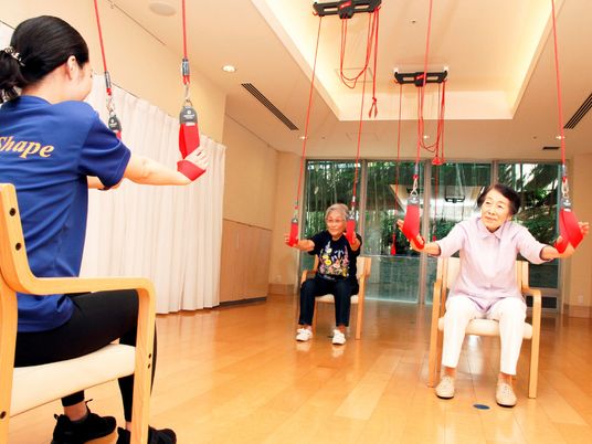 リハビリ室でトレーニング実施