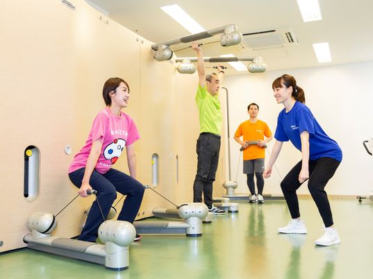 機能訓練室での運動