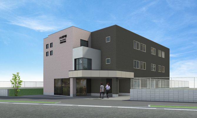 人が立つ建物外観