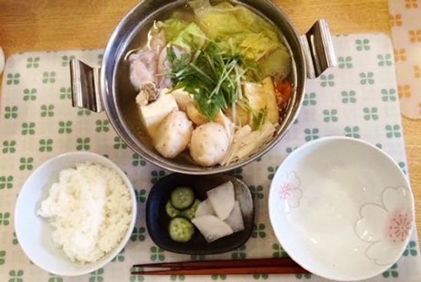 湯気の立つ和食の料理