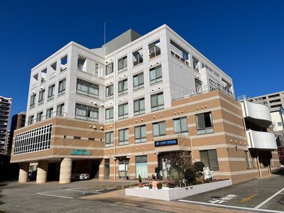 広々とした建物の外観
