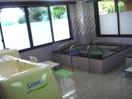 広々とした浴室