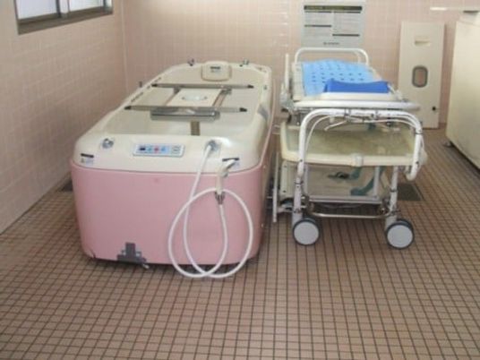 清潔な浴室設備