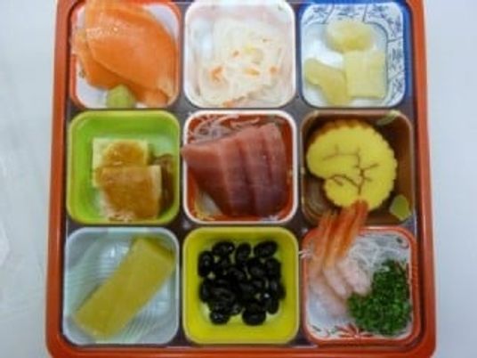 和食弁当の食事
