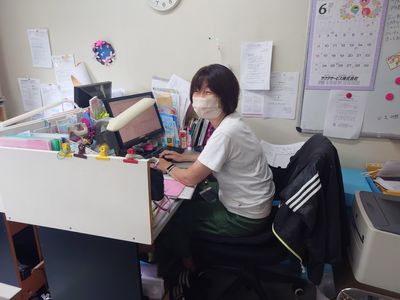 仕事中のスタッフ