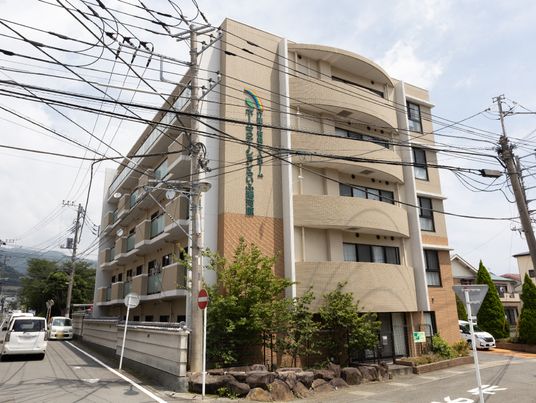 多階層の建物外観