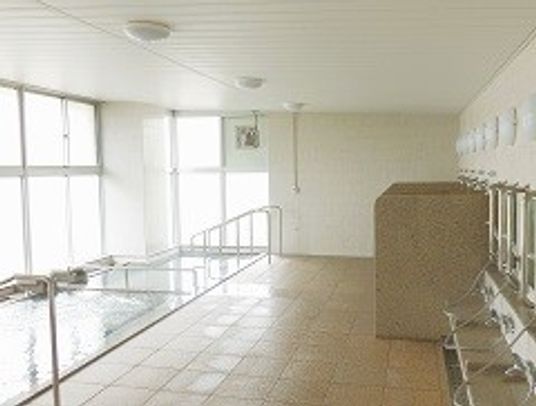 広々とした浴室