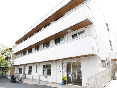 清潔感のある施設エントランス