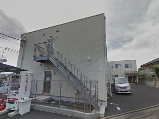 建物の外観と階段