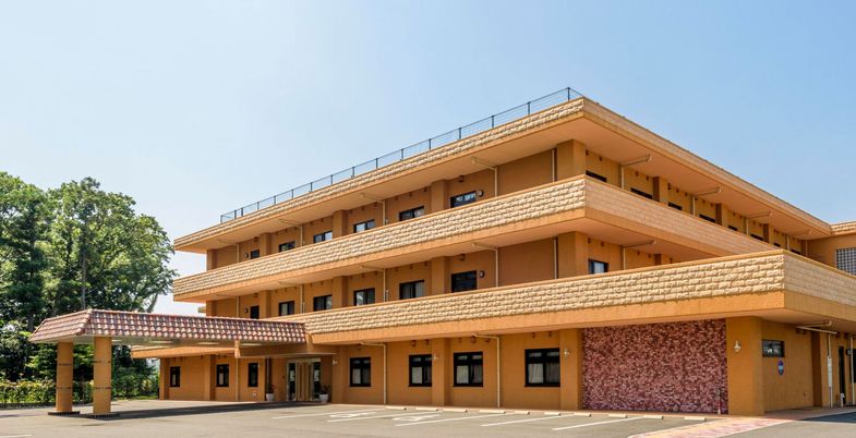 広々とした建物の外観